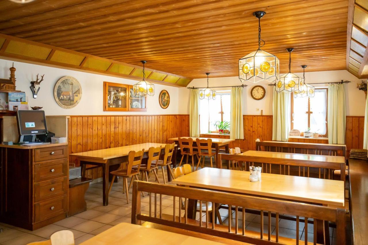 Gasthaus Und Hotel Goettler Josef Rumeltshausen Exterior photo